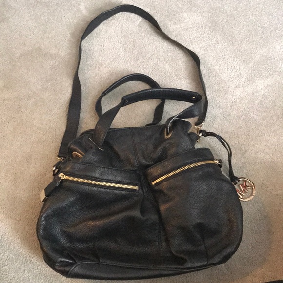 Michael Kors Handbags - 💯 Michael Kors Black Boho Handbag